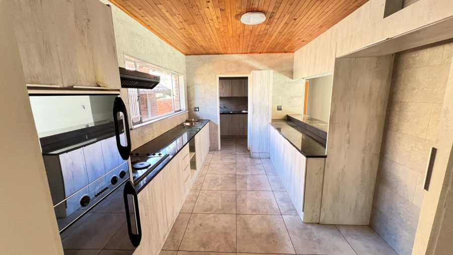 4 Bedroom Property for Sale in Heuwelsig Free State